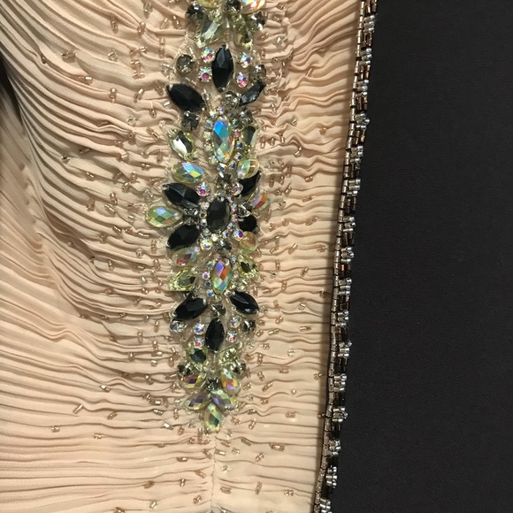 Mongtage formal gown. - Picture 4 of 8